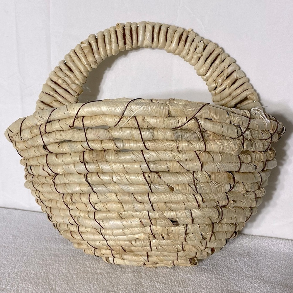 5/$35 Plastic Lined Woven Wall Basket Wall Decor Plant Pot Hanging Basket